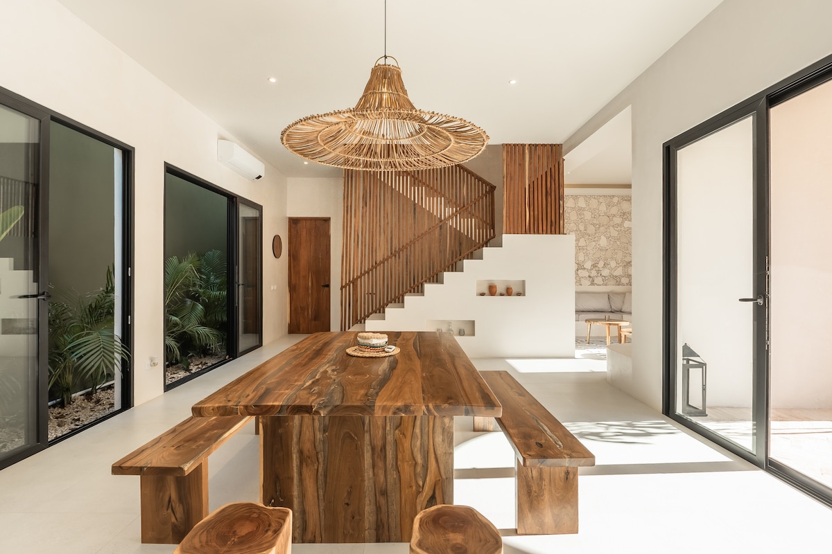 Casa Tabarka villa nueva de 4 recámaras con baños privados y ambiente selvático